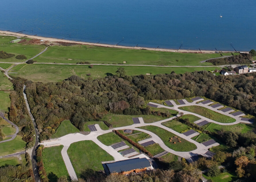 The Tonnau'r Môr caravaning and camping site near Abersoch is situated just 330m from the beach.